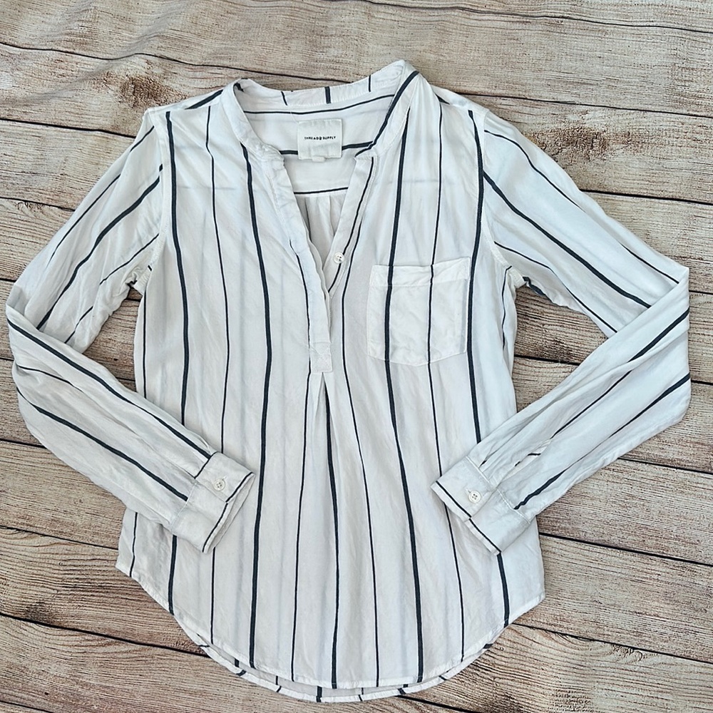 Thread & Supply White Soft Flannel Blue Striped Long Sleeved Shirt w/ Buttons M